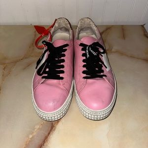 Off White Arrowed in sneakers